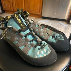 Climbing shoes